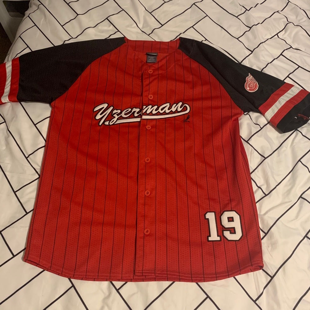 Vintage Red Wings Yzerman Jersey